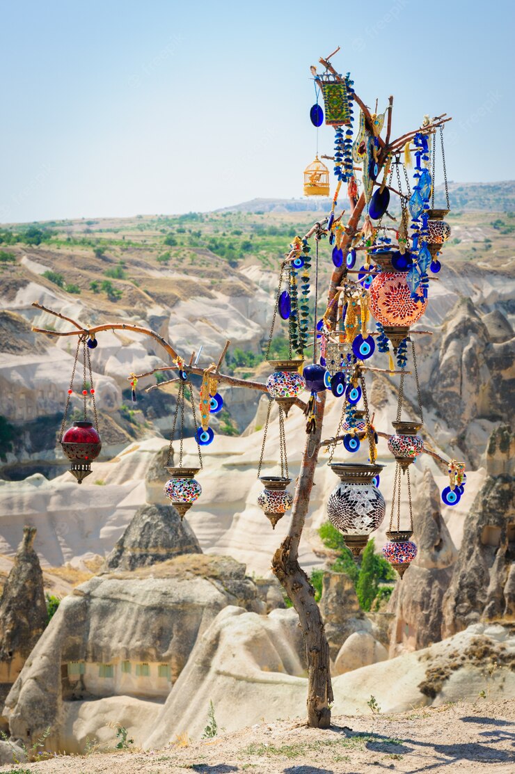 turkish-souvenirs-hanging-tree_97070-236